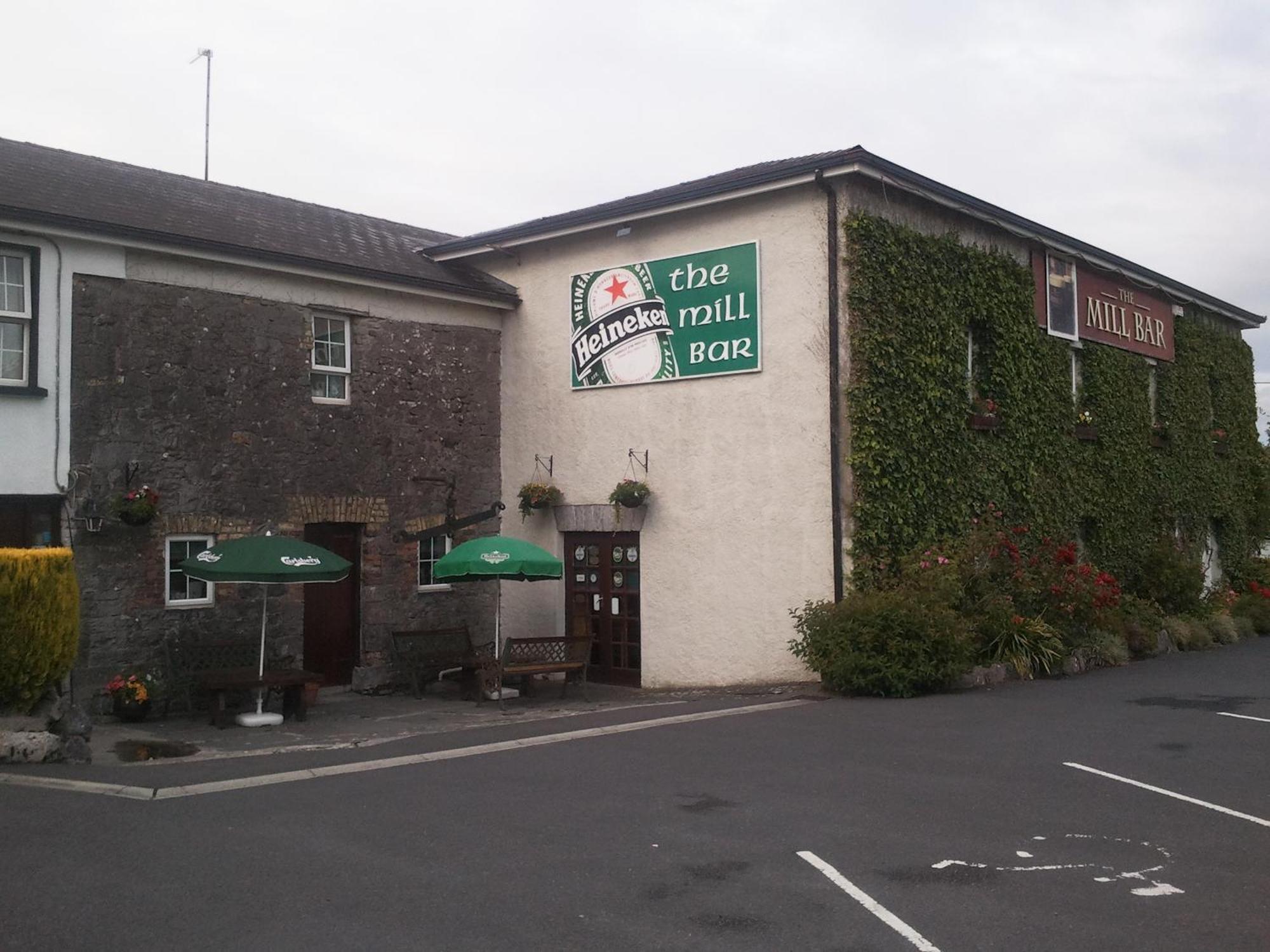مبيت وإفطار آثلون The Mill Bar المظهر الخارجي الصورة